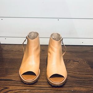 Matt Bernson sandals, size 6.5.